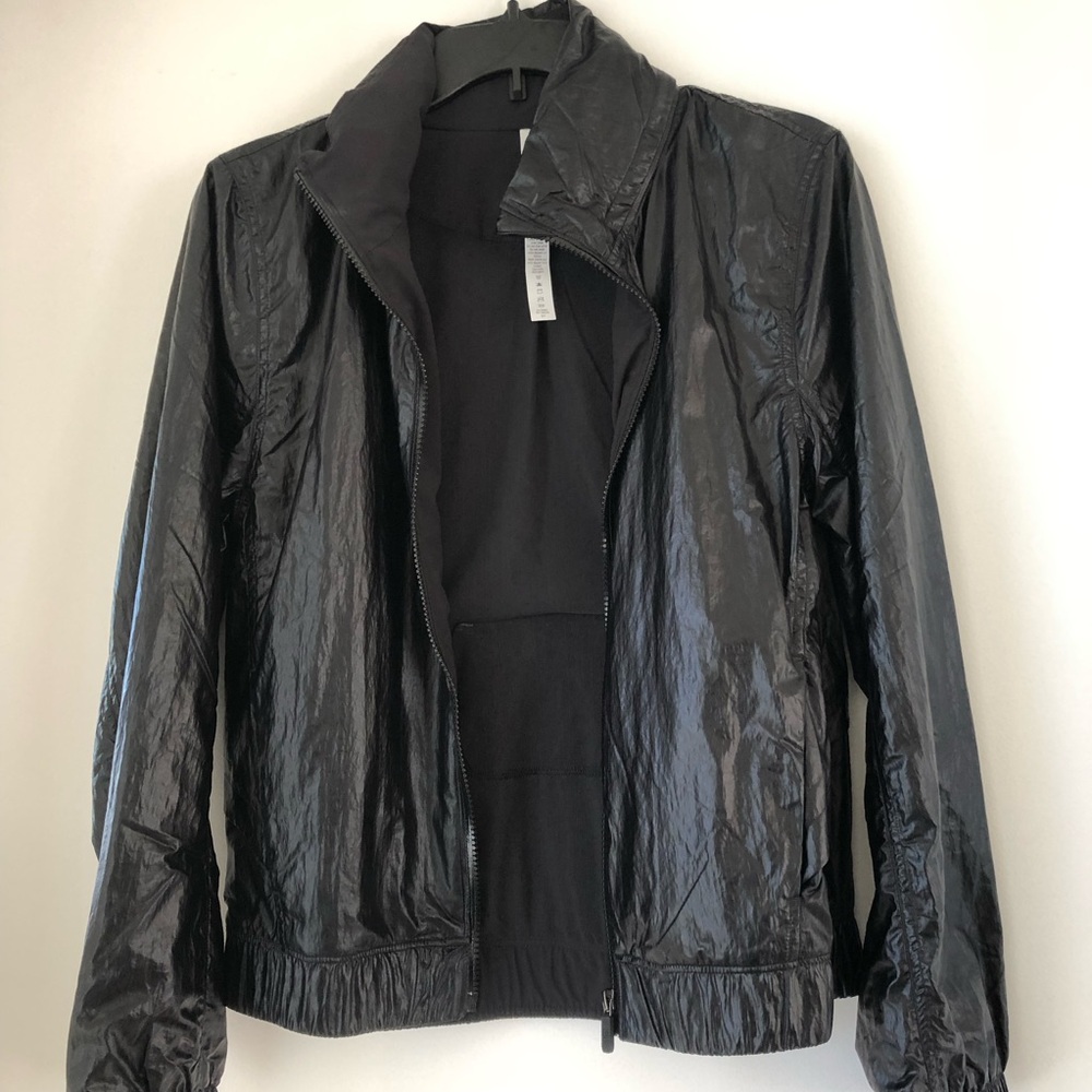 Never worn beautiful Lululemon bomber jacket xs.